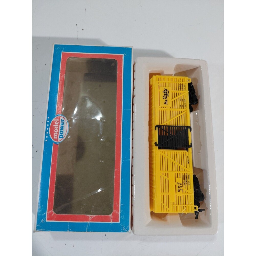 Model Power 8013 HO Gauge Model Railroad The Katy 40ft Cattle Car w/Box